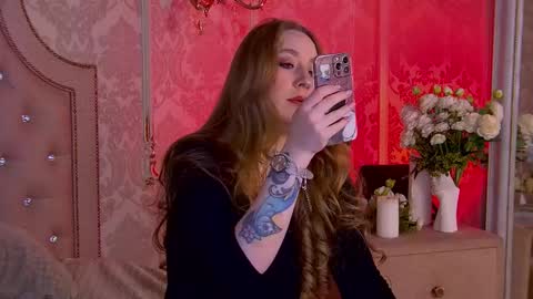 Snapshot of hannahmonttana chatting on November 2025 03:38:02 AM Pearl online show from November 2025 03:38:02 AM