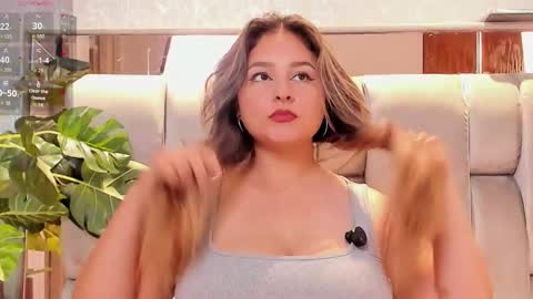 Snapshot of hannapret chatting on November 2025 10:04:02 PM HANA online show from November 2025 10:04:02 PM