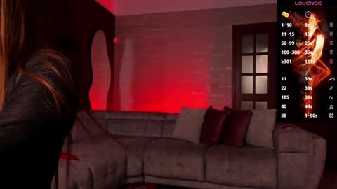 Hanna  Danna online show from October 2025 11:20:02 AM