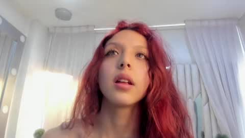 Hanni  online show from February 2025 02:21:01 PM