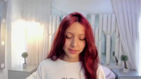 Hanni  online show from February 2025 05:26:01 PM