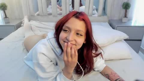 Hanni  online show from February 2025 05:04:01 PM