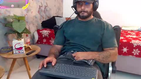 hanz_col online show from October 2025 03:21:02 PM