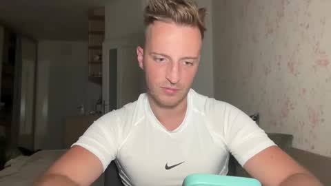 Snapshot of hanzlagerfelt chatting on November 2025 08:30:01 PM hanzlagerfelt online show from November 2025 08:30:01 PM