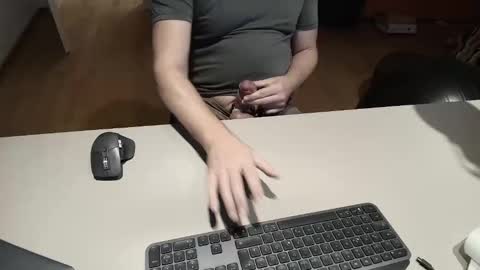 Snapshot of happybugger chatting on November 2025 08:33:02 AM Cum for you online show from November 2025 08:33:02 AM