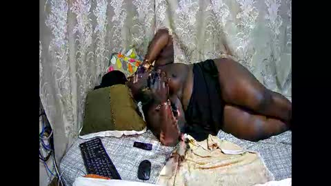 Snapshot of happysonia chatting on November 2025 08:54:02 PM happysonia online show from November 2025 08:54:02 PM