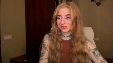 Julia online show from October 2025 05:37:02 AM