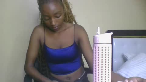 Snapshot of harmlessbitch chatting on October 2025 03:30:02 PM harmlessbitch online show from October 2025 03:30:02 PM