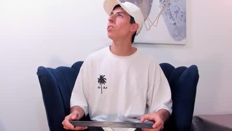 Snapshot of harry_klein chatting on October 2025 08:50:02 PM H K online show from October 2025 08:50:02 PM