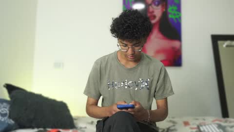 Snapshot of harrytwink18 chatting on December 2024 01:33:02 PM HARRY online show from December 2024 01:33:02 PM