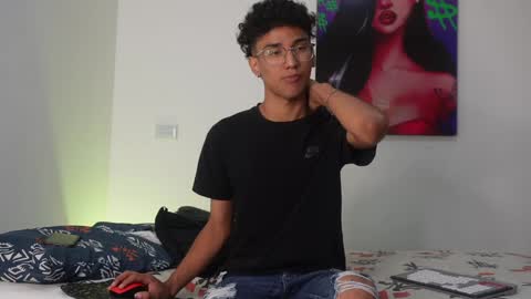 Snapshot of harrytwink18 chatting on December 2024 01:22:02 PM HARRY online show from December 2024 01:22:02 PM