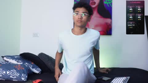 Snapshot of harrytwink18 chatting on January 2025 01:24:02 PM HARRY online show from January 2025 01:24:02 PM