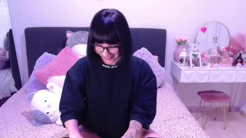 petunia  online show from December 2024 10:01:02 PM