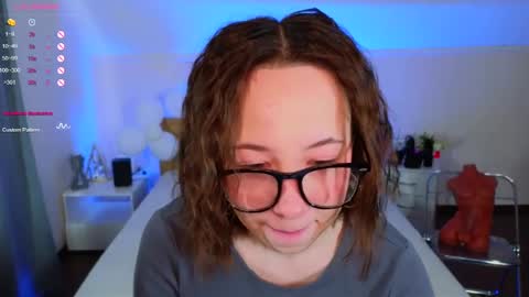 Hayle online show from March 2025 02:12:02 AM