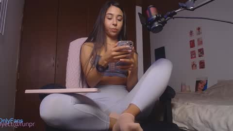 Snapshot of hazel_mafia_ chatting on January 2025 07:04:02 PM Hazel Mafia online show from January 2025 07:04:02 PM