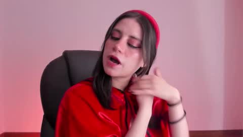 HazelKush online show from October 2025 07:38:01 PM