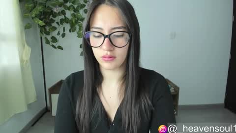 neekoshoma24 online show from September 2025 11:47:01 AM
