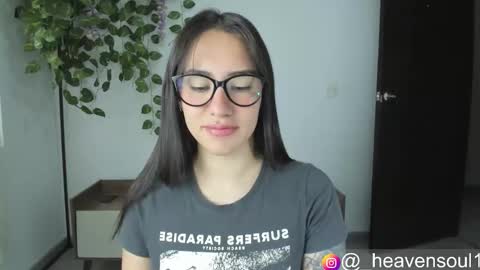 neekoshoma24 online show from September 2025 11:48:01 AM