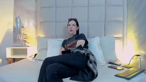 Snapshot of hecate1_ chatting on October 2025 07:40:01 PM Keira Hecate online show from October 2025 07:40:01 PM