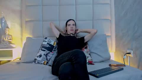 Snapshot of hecate1_ chatting on November 2025 08:09:01 PM Keira Hecate online show from November 2025 08:09:01 PM