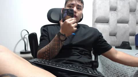 Snapshot of hector_18_ chatting on January 2025 01:38:01 PM 18 online show from January 2025 01:38:01 PM