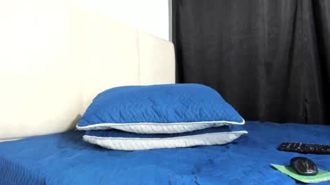 Snapshot of hector_18_ chatting on October 2025 06:33:01 AM 18 online show from October 2025 06:33:01 AM