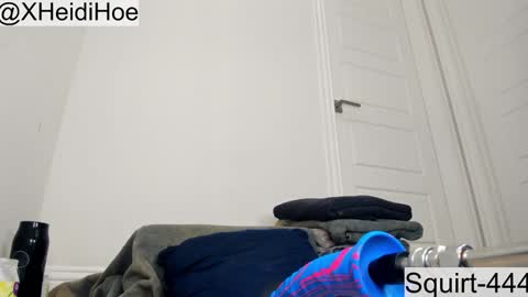 Snapshot of heidiandfriends chatting on November 2025 03:45:02 AM Manyvids online show from November 2025 03:45:02 AM