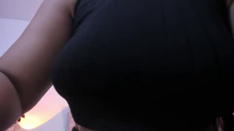 Snapshot of heidimountain chatting on October 2025 10:10:01 PM Anny Ferreiro online show from October 2025 10:10:01 PM