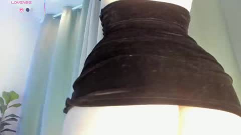 Snapshot of helena_cole chatting on October 2025 10:19:01 PM helena online show from October 2025 10:19:01 PM