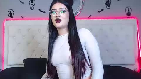 helenamorningstar online show from December 2024 04:26:02 AM