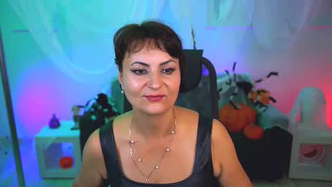 Snapshot of helenbeler chatting on October 2025 02:35:01 PM helenbeler online show from October 2025 02:35:01 PM