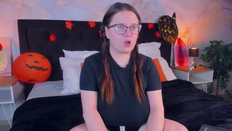 Snapshot of helendanvers chatting on October 2025 09:46:01 PM helendanvers online show from October 2025 09:46:01 PM