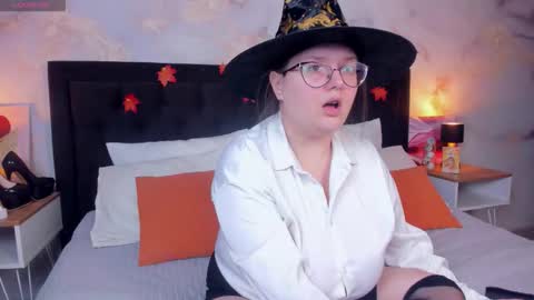 Snapshot of helendanvers chatting on October 2025 10:06:01 AM helendanvers online show from October 2025 10:06:01 AM