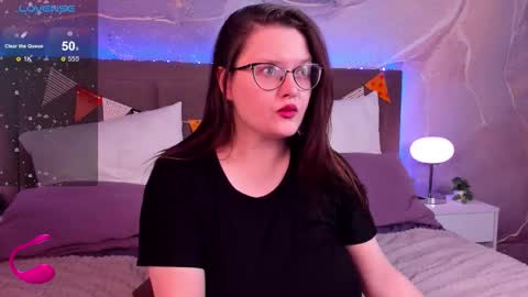 Snapshot of helendanvers chatting on November 2025 12:47:01 PM helendanvers online show from November 2025 12:47:01 PM