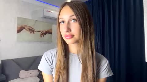 Chloe online show from September 2025 09:24:01 AM