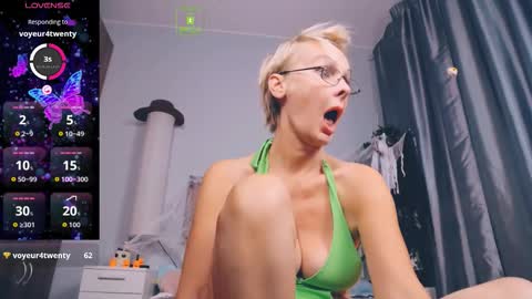 Snapshot of helgahimmele chatting on October 2025 11:25:02 PM Helga online show from October 2025 11:25:02 PM