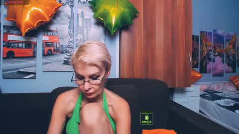 Snapshot of helgahimmele chatting on November 2025 10:52:01 PM Helga online show from November 2025 10:52:01 PM