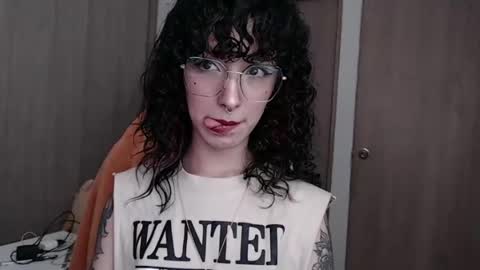 Snapshot of hell_666_xxx chatting on January 2025 06:56:01 PM cher online show from January 2025 06:56:01 PM