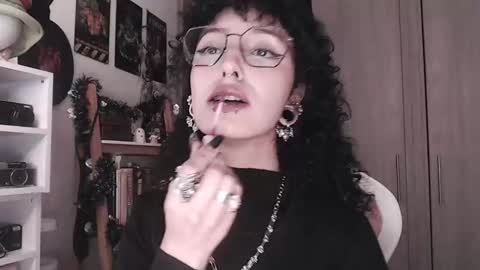 Snapshot of hell_666_xxx chatting on October 2025 01:50:01 AM cher online show from October 2025 01:50:01 AM