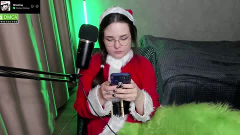 Red online show from December 2024 09:00:02 PM