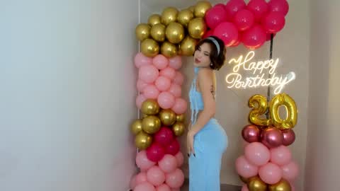 Snapshot of hellen_coy chatting on December 2024 02:08:02 PM Julieta online show from December 2024 02:08:02 PM