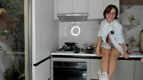 Snapshot of hellen_coy chatting on February 2025 06:47:02 PM Julieta online show from February 2025 06:47:02 PM