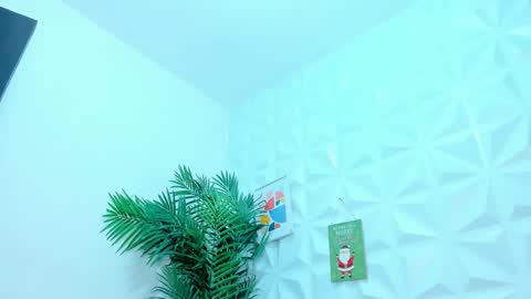 hellen     online show from December 2024 11:05:02 PM