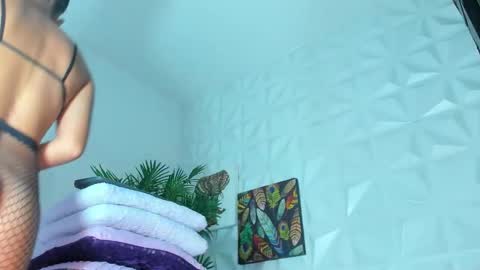 hellen     online show from October 2025 07:08:01 PM