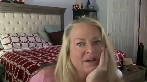 Snapshot of helloimhunny chatting on January 2025 08:18:01 PM Hunnys Hive online show from January 2025 08:18:01 PM