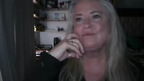 Snapshot of helloimhunny chatting on February 2025 08:25:01 PM Hunnys Hive online show from February 2025 08:25:01 PM