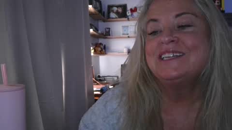 Snapshot of helloimhunny chatting on February 2025 09:13:02 PM Hunnys Hive online show from February 2025 09:13:02 PM