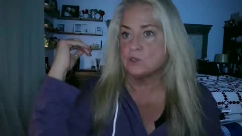 Snapshot of helloimhunny chatting on March 2025 11:26:01 PM Hunnys Hive online show from March 2025 11:26:01 PM