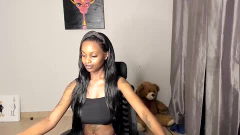 Snapshot of hellotitty_ chatting on February 2025 02:07:01 AM Sandy online show from February 2025 02:07:01 AM