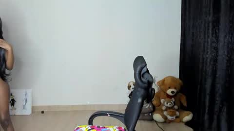 Snapshot of hellotitty_ chatting on February 2025 02:20:02 AM Sandy online show from February 2025 02:20:02 AM